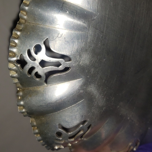 Vintage Hammered Aluminum Oval Rose Flower Design Bread Tray Dish - Picture 10 of 10